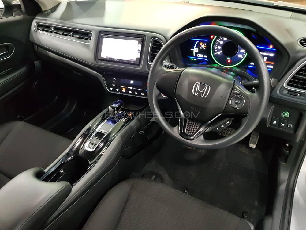 Honda Vezel 2014 for Sale in Peshawar Honda Vezel 2014 for Sale in Peshawar Image-12