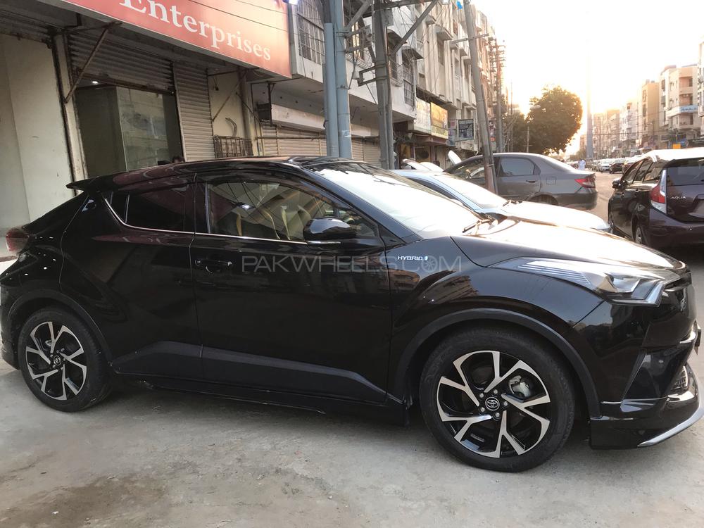 Toyota C-HR 2017 for Sale in Karachi Toyota C-HR 2017 for Sale in Karachi Image-4