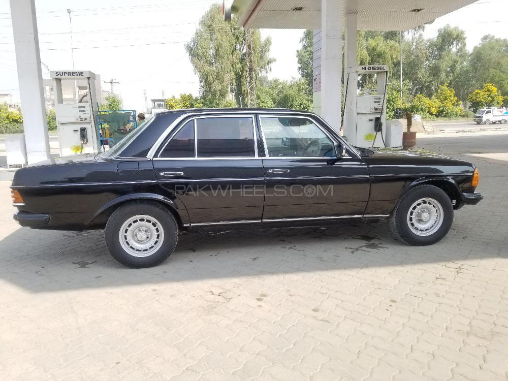 Mercedes Benz 200 D 1982 for Sale in Swabi Mercedes Benz 200 D 1982 for Sale in Swabi Image-9