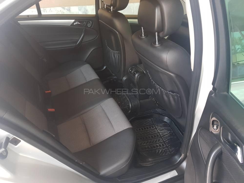 مرسڈیز بینز سی کلاس 2006 for Sale in پشاور مرسڈیز بینز سی کلاس 2006 for Sale in پشاور Image-8