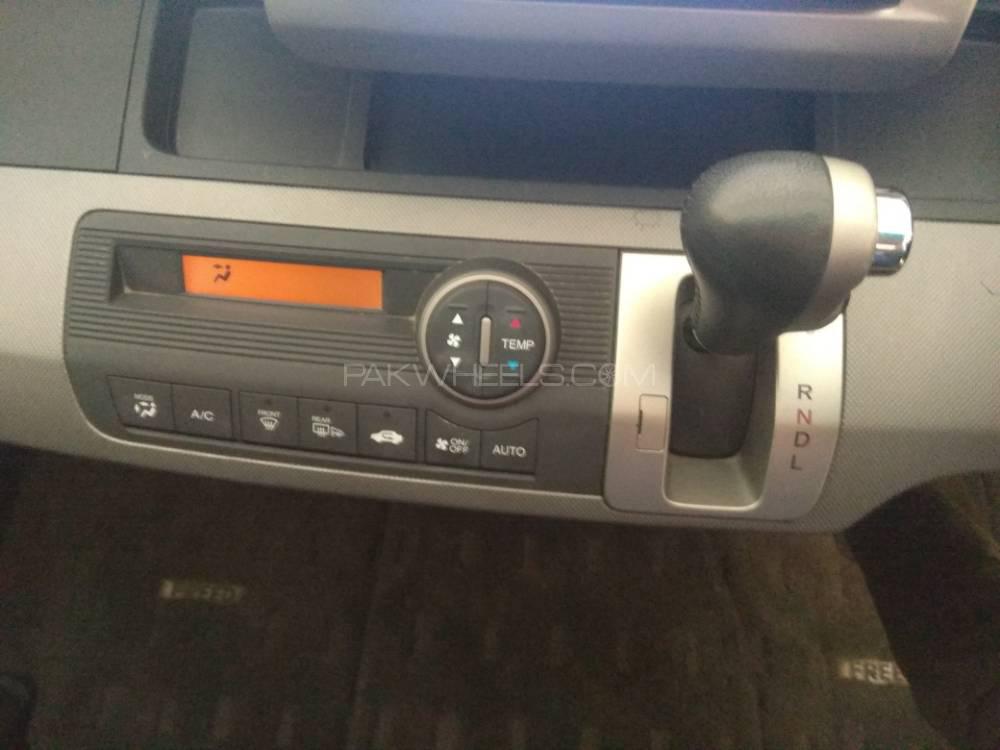 Honda Freed 2013 for Sale in Karachi Honda Freed 2013 for Sale in Karachi Image-3