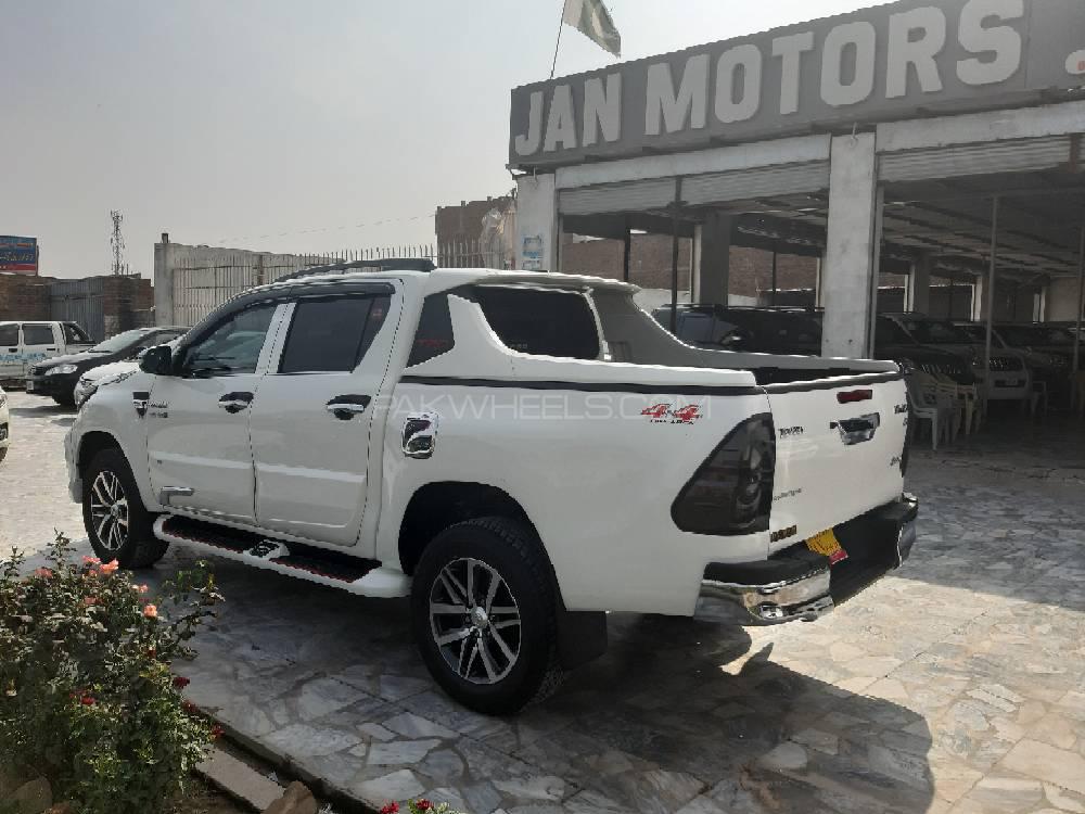 Toyota Hilux 2019 for Sale in Peshawar Toyota Hilux 2019 for Sale in Peshawar Image-12