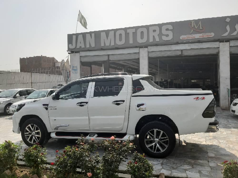 Toyota Hilux 2019 for Sale in Peshawar Toyota Hilux 2019 for Sale in Peshawar Image-13