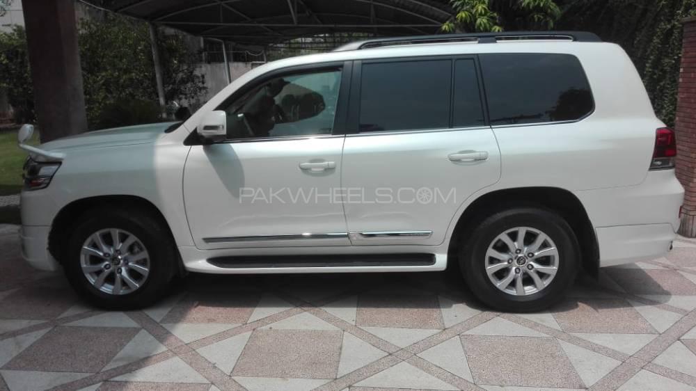 Toyota Land Cruiser 2018 for Sale in Lahore Toyota Land Cruiser 2018 for Sale in Lahore Image-11