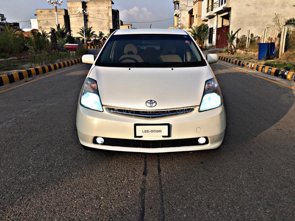 Toyota Prius 2007 for Sale in Kamra Image-1