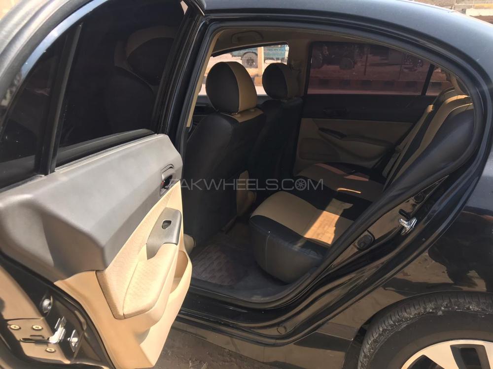 Honda Civic 2010 for Sale in Hyderabad Honda Civic 2010 for Sale in Hyderabad Image-5