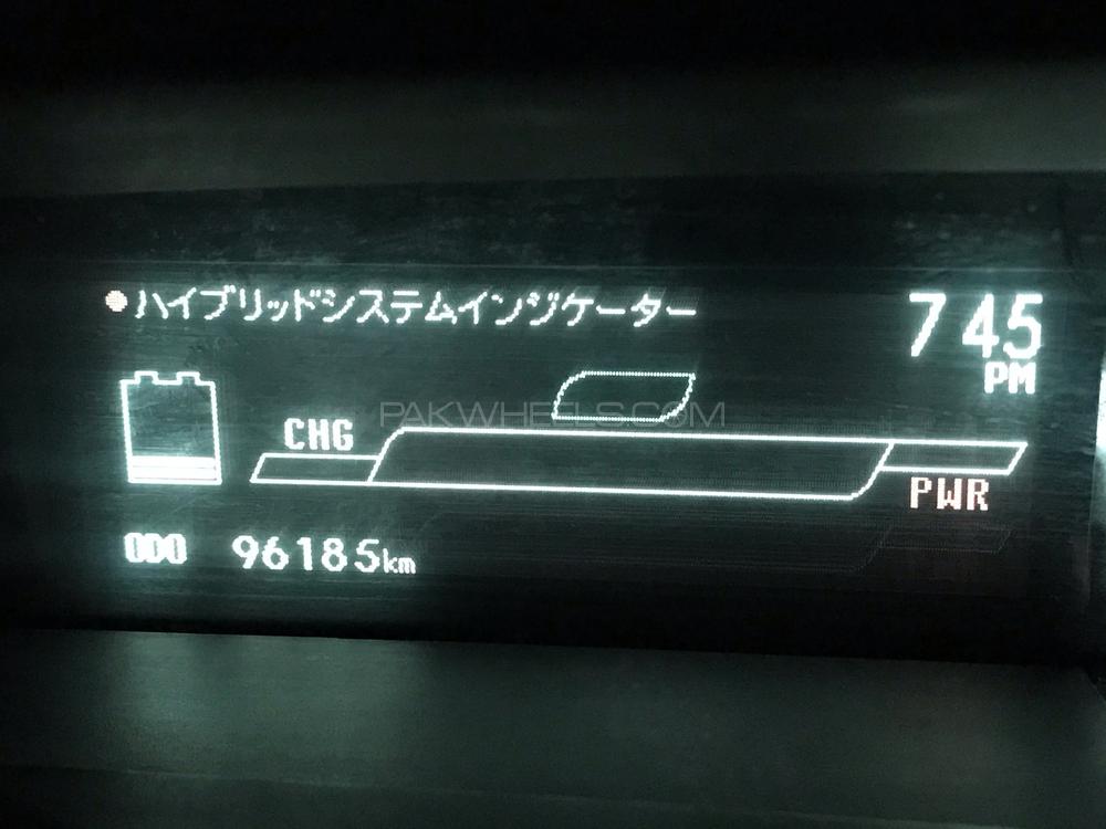 Toyota Prius 2011 for Sale in Lahore Toyota Prius 2011 for Sale in Lahore Image-9