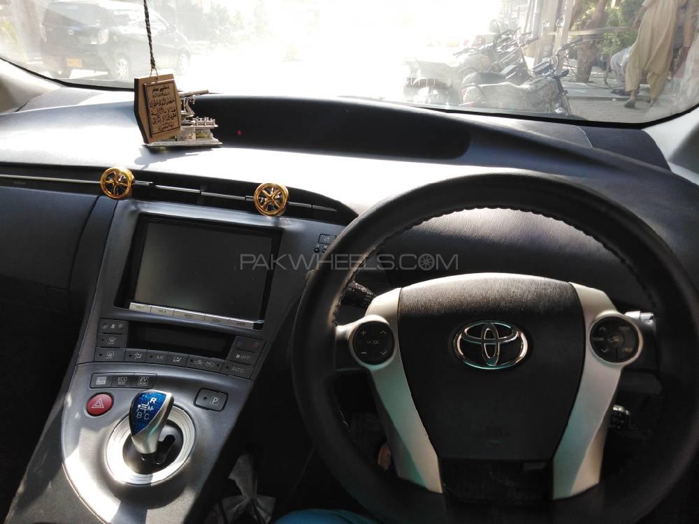 Toyota Prius 2014 for Sale in Karachi Toyota Prius 2014 for Sale in Karachi Image-7