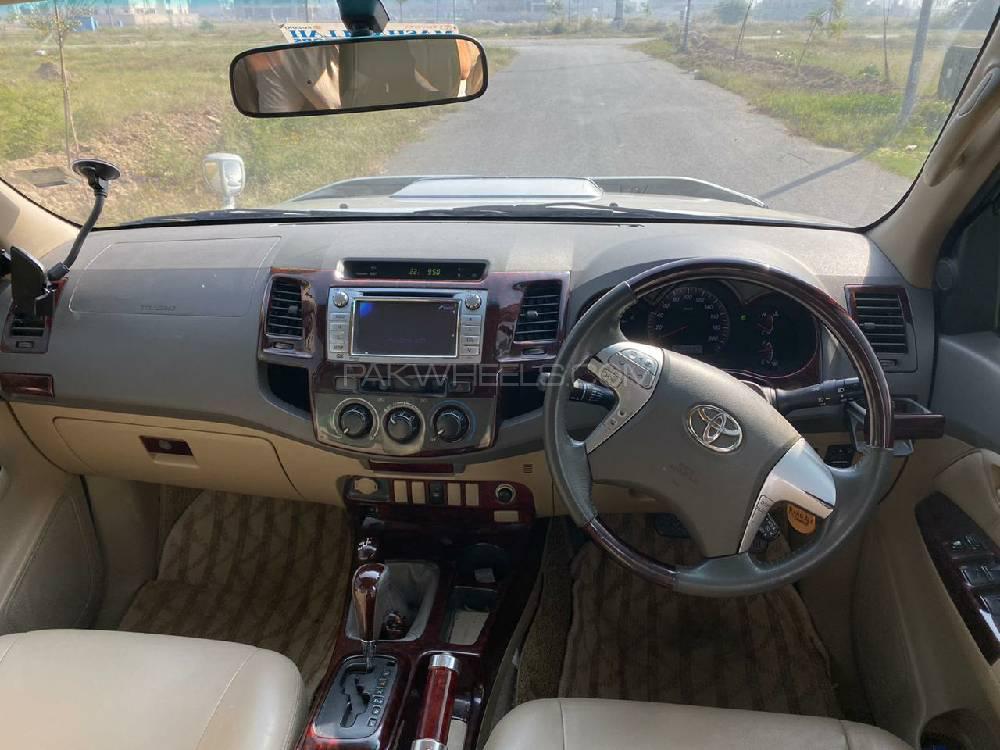 Toyota Hilux 2012 for Sale in Multan Toyota Hilux 2012 for Sale in Multan Image-8