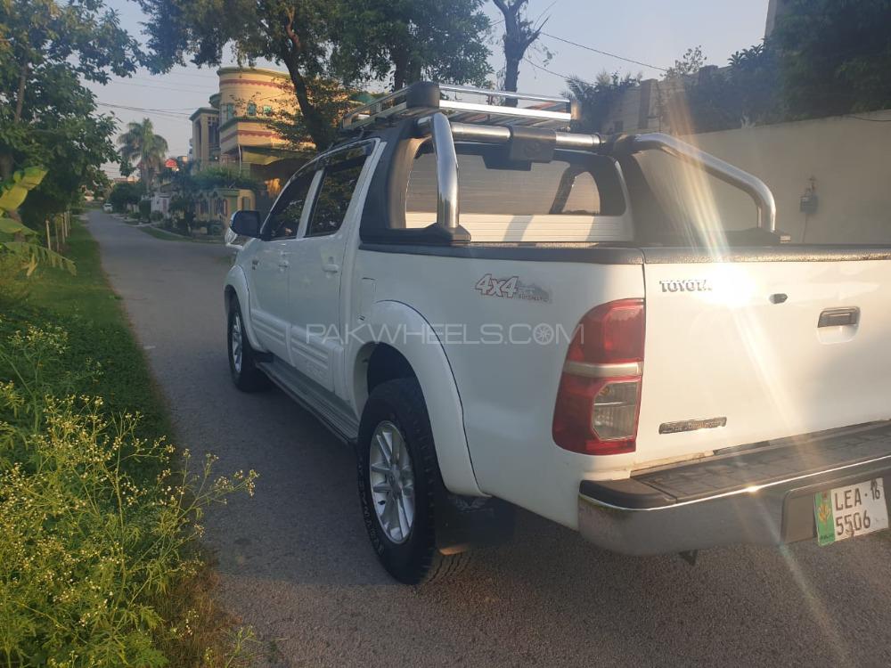 Toyota Hilux 2016 for Sale in Sialkot Image-1