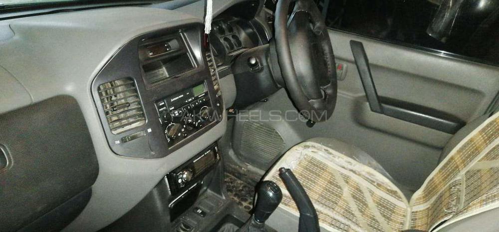 Mitsubishi Pajero 2005 for Sale in Rawalpindi Mitsubishi Pajero 2005 for Sale in Rawalpindi Image-6