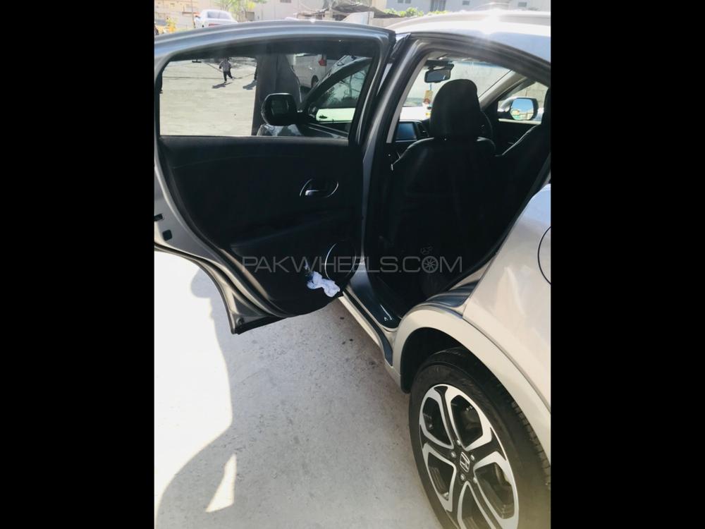 Honda Vezel 2015 for Sale in Abbottabad Honda Vezel 2015 for Sale in Abbottabad Image-8