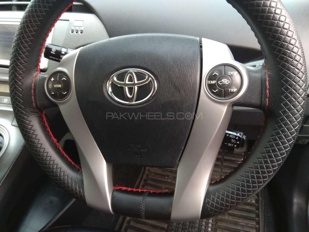 Toyota Prius 2013 for Sale in Lahore Toyota Prius 2013 for Sale in Lahore Image-8
