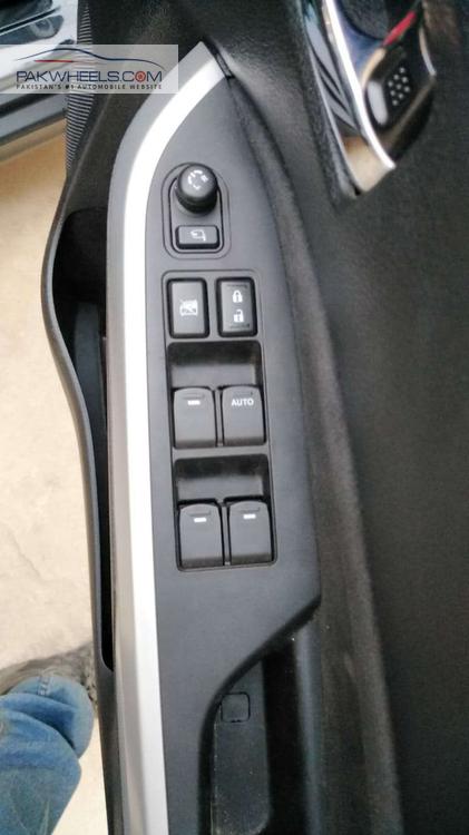 Suzuki Vitara 2018 for Sale in Karachi Suzuki Vitara 2018 for Sale in Karachi Image-9