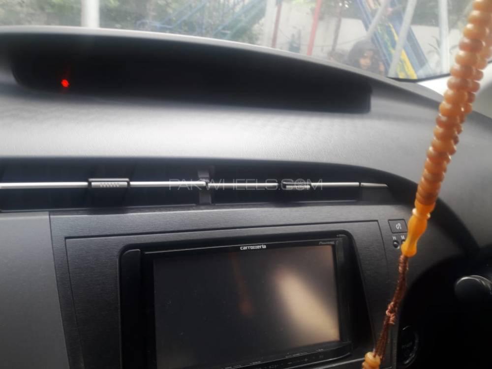 Toyota Prius 2011 for Sale in Lahore Toyota Prius 2011 for Sale in Lahore Image-11