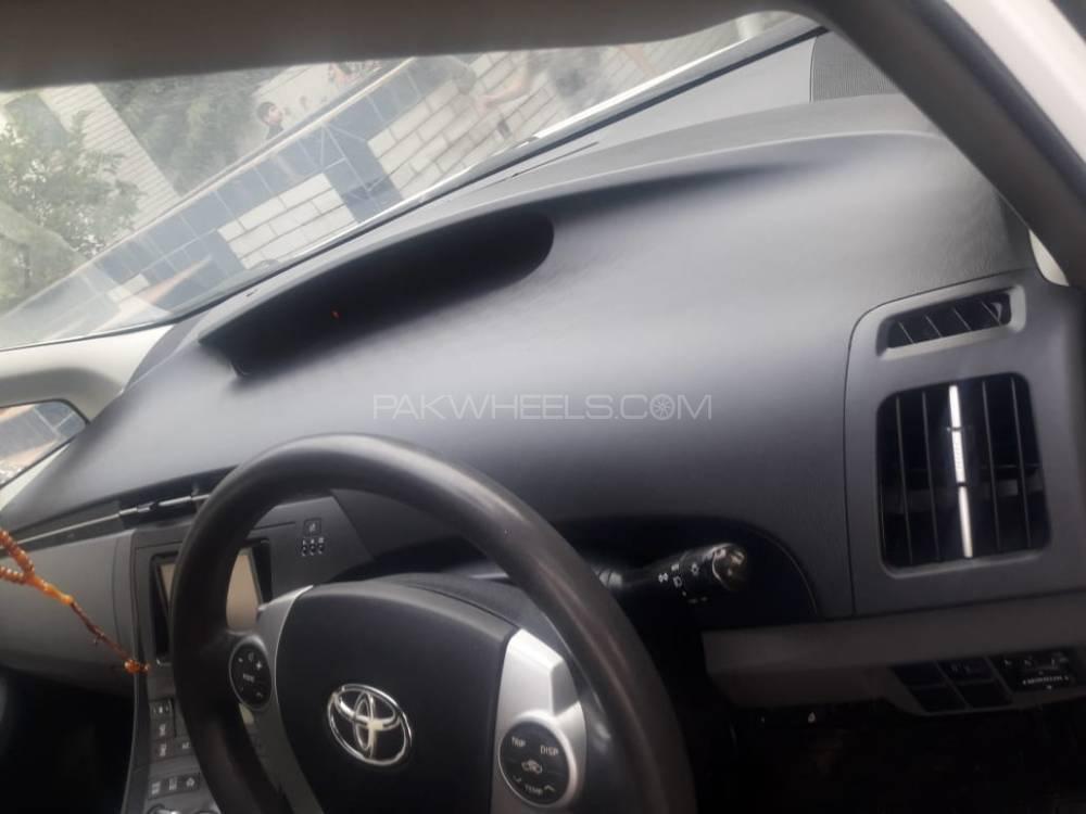 Toyota Prius 2011 for Sale in Lahore Toyota Prius 2011 for Sale in Lahore Image-16