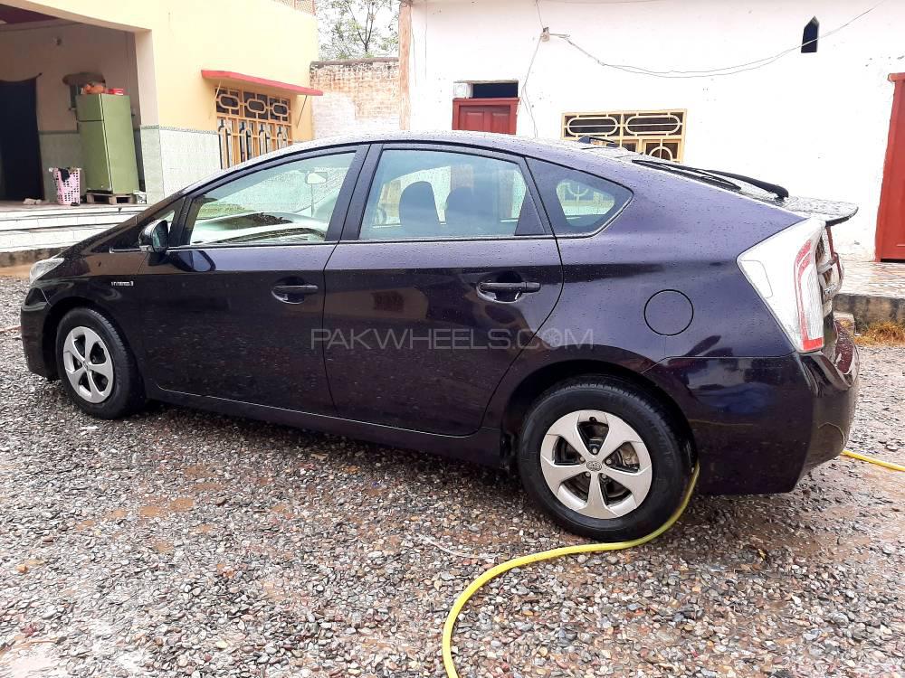 Toyota Prius 2014 for Sale in Peshawar Toyota Prius 2014 for Sale in Peshawar Image-3