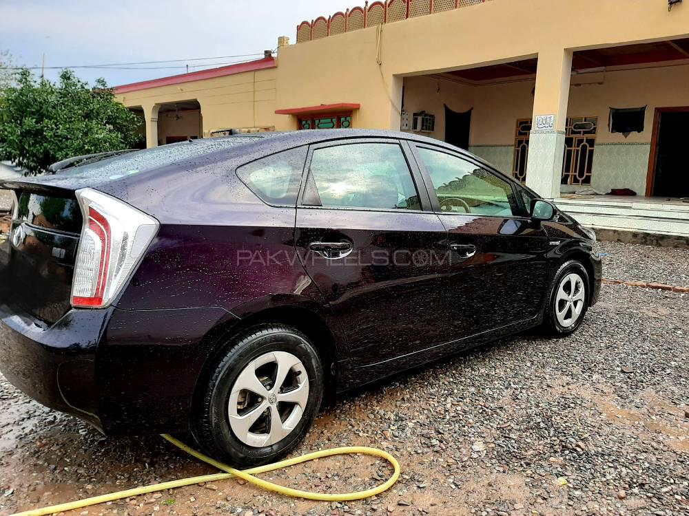 Toyota Prius 2014 for Sale in Peshawar Toyota Prius 2014 for Sale in Peshawar Image-2