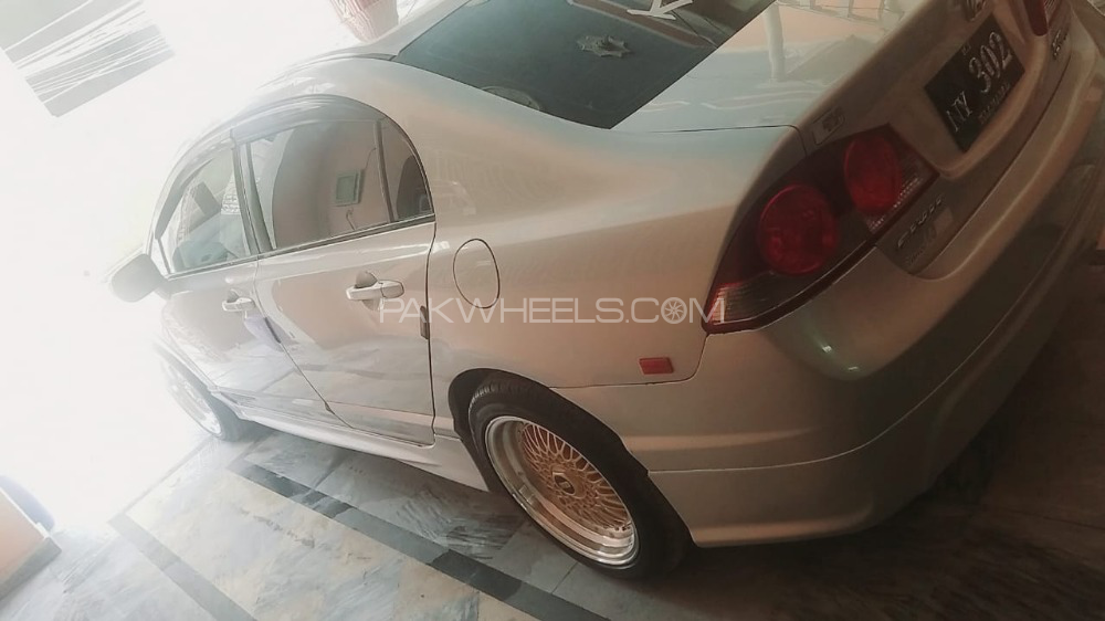 Honda Civic - 2011  Honda Civic - 2011  Image-3