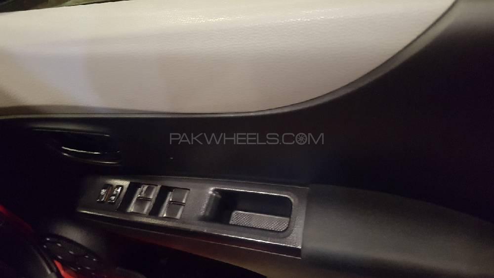 Toyota Vitz 2013 for Sale in Lahore Toyota Vitz 2013 for Sale in Lahore Image-8