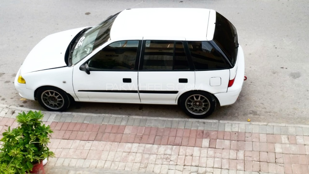 Suzuki Cultus - 2005  Suzuki Cultus - 2005  Image-2