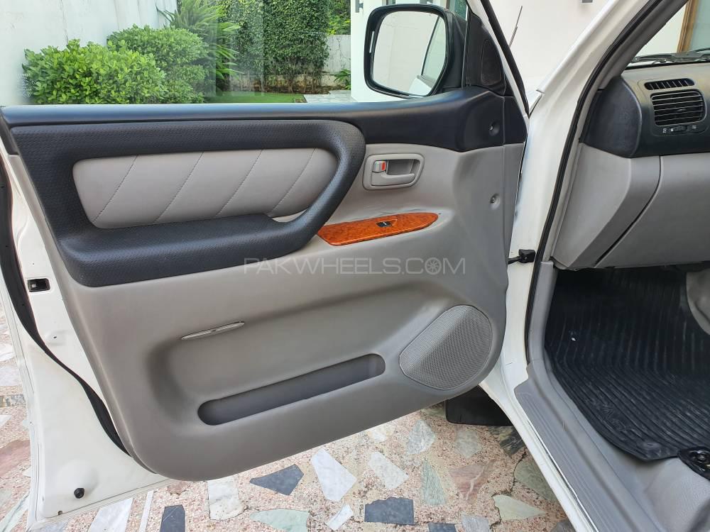 Toyota Land Cruiser 2005 for Sale in Islamabad Toyota Land Cruiser 2005 for Sale in Islamabad Image-9