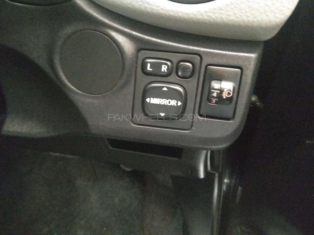 Toyota Vitz 2011 for Sale in Lahore Toyota Vitz 2011 for Sale in Lahore Image-8