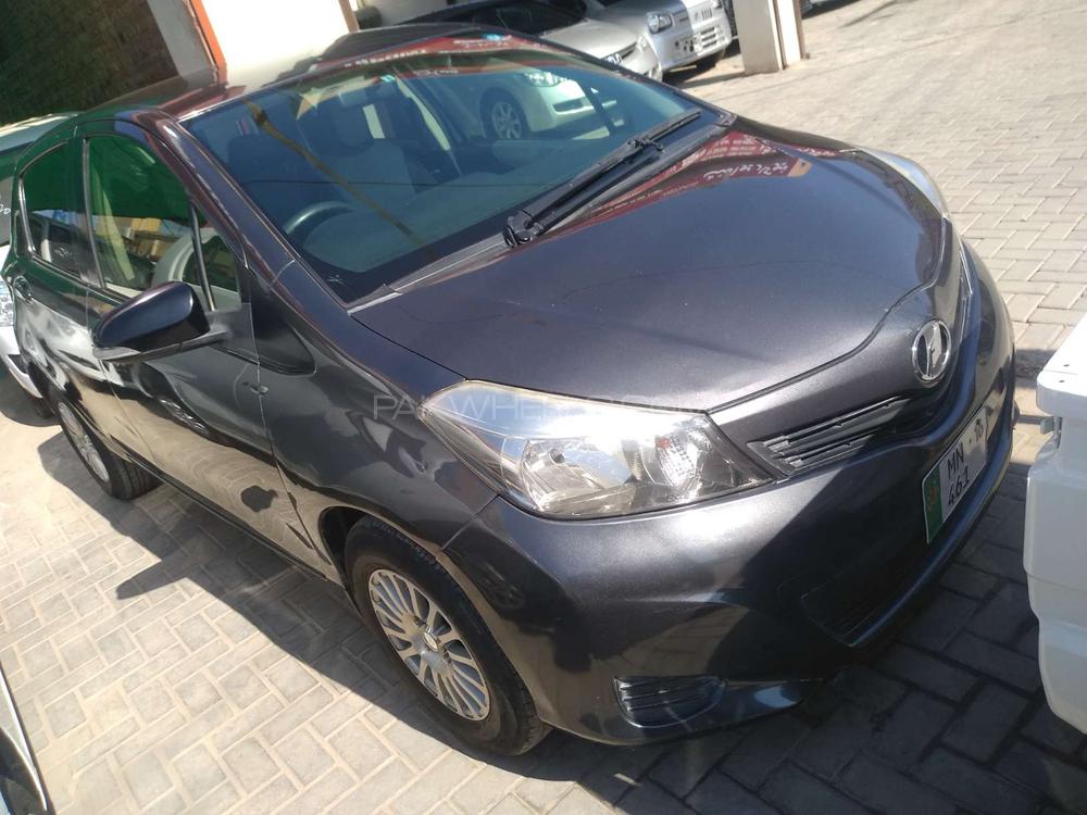 Toyota Vitz 2011 for Sale in Multan Image-1