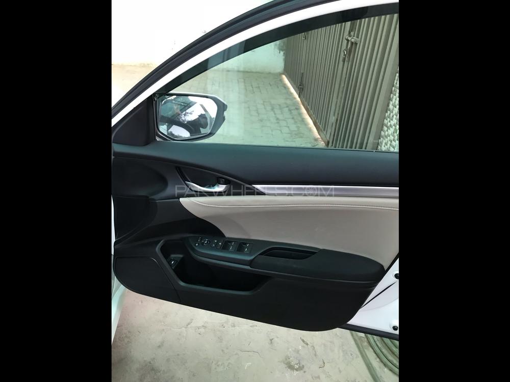 Honda Civic 2018 for Sale in Bahawalpur Honda Civic 2018 for Sale in Bahawalpur Image-10
