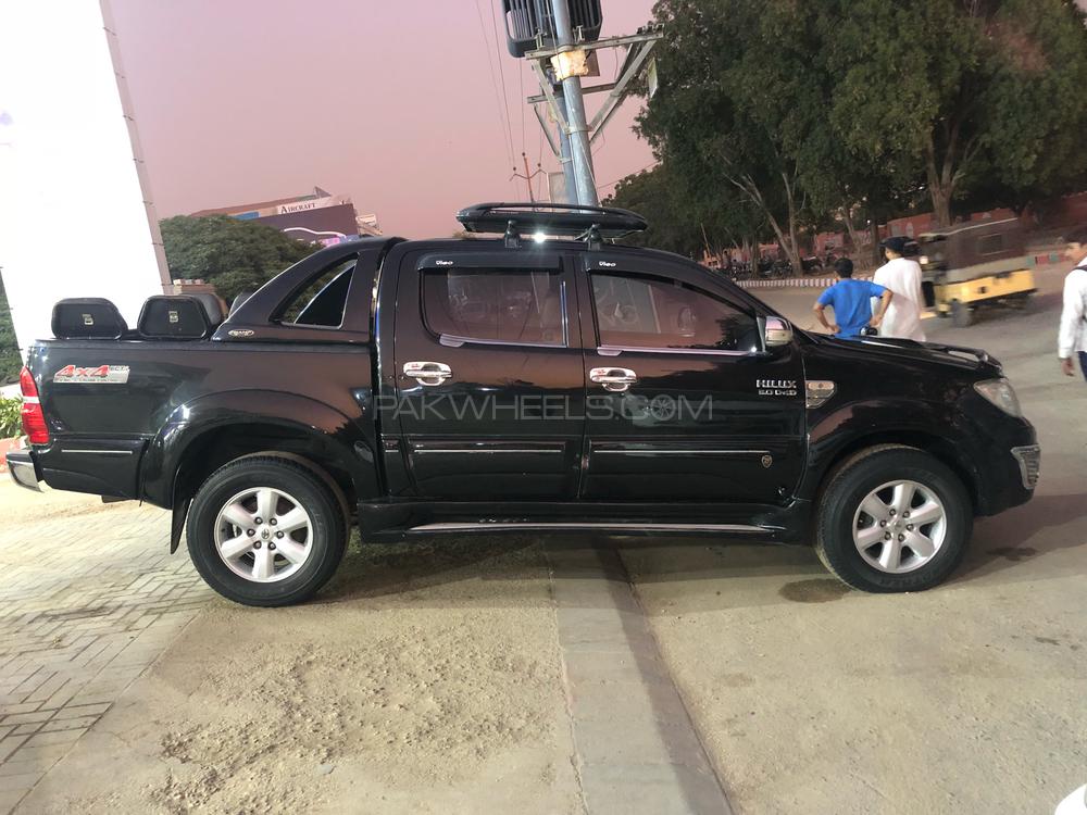 Toyota Hilux 2009 for Sale in Karachi Toyota Hilux 2009 for Sale in Karachi Image-11