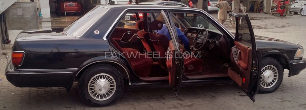 Toyota Crown - 1988  Toyota Crown - 1988  Image-2
