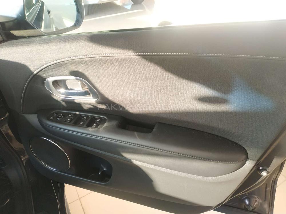 Honda Vezel 2014 for Sale in Peshawar Honda Vezel 2014 for Sale in Peshawar Image-6