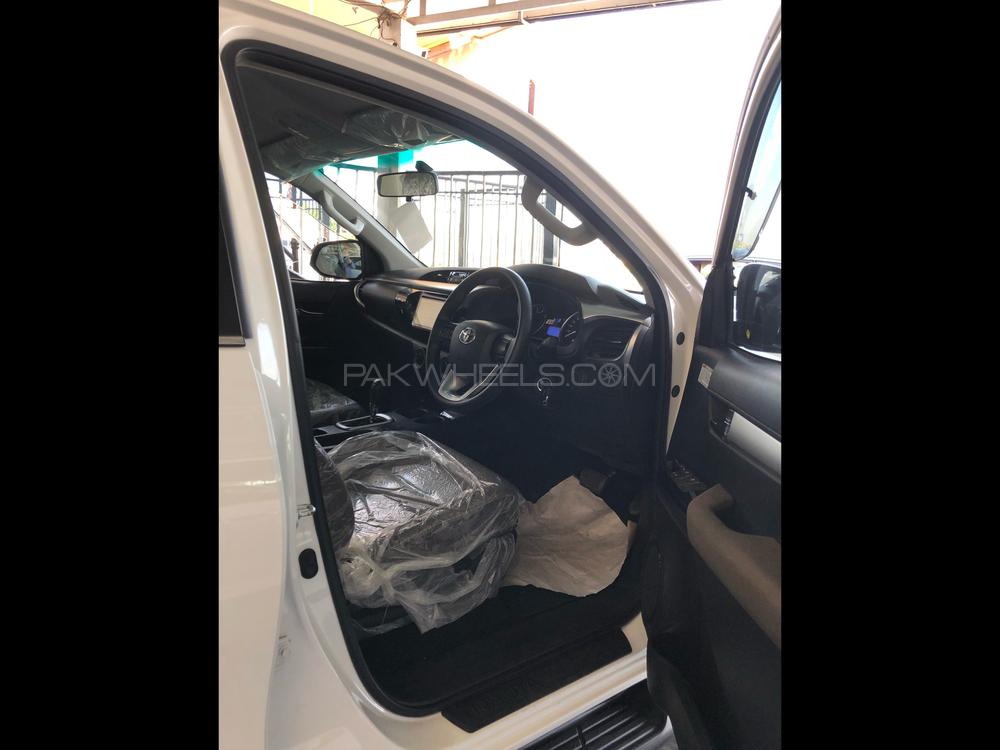 Toyota Hilux 2019 for Sale in Peshawar Toyota Hilux 2019 for Sale in Peshawar Image-9