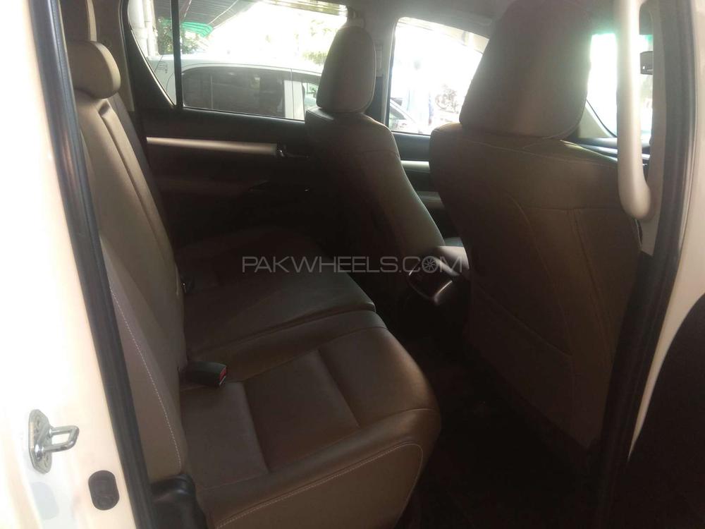 Toyota Hilux 2015 for Sale in Karachi Toyota Hilux 2015 for Sale in Karachi Image-10