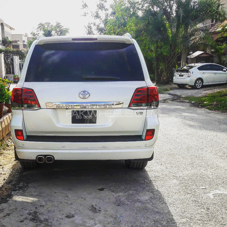 Toyota Land Cruiser - 2010  Toyota Land Cruiser - 2010  Image-2