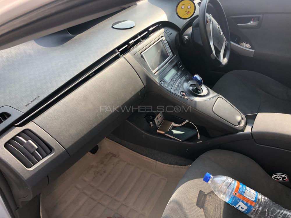 Toyota Prius 2011 for Sale in Bannu Toyota Prius 2011 for Sale in Bannu Image-6