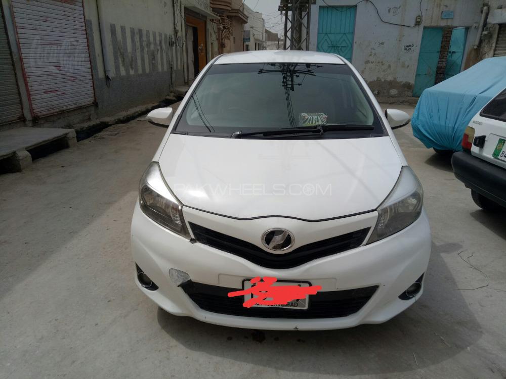 Toyota Vitz 2012 for Sale in Dera ismail khan Image-1