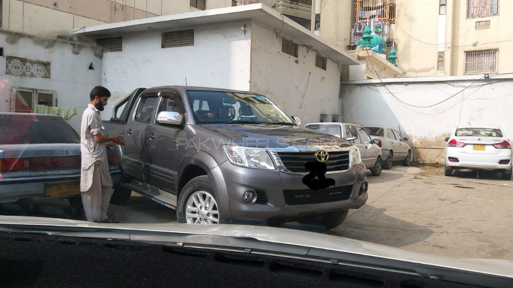 Toyota Hilux 2015 for Sale in Karachi Toyota Hilux 2015 for Sale in Karachi Image-9