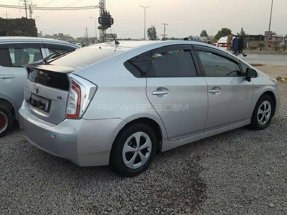 Toyota Prius 2015 for Sale in Lahore Toyota Prius 2015 for Sale in Lahore Image-4