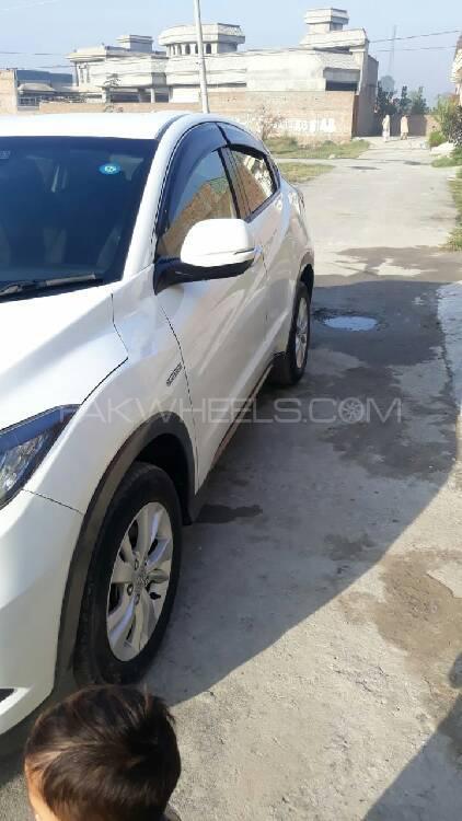 Honda Vezel 2015 for Sale in Peshawar Honda Vezel 2015 for Sale in Peshawar Image-2