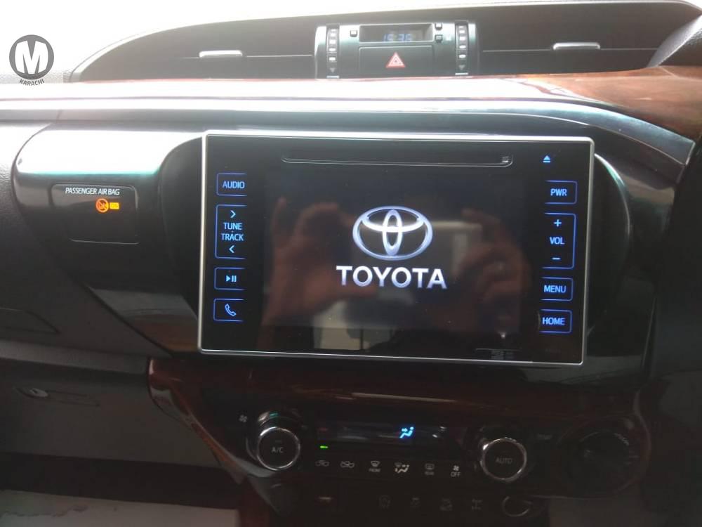 Toyota Hilux 2015 for Sale in Karachi Toyota Hilux 2015 for Sale in Karachi Image-6