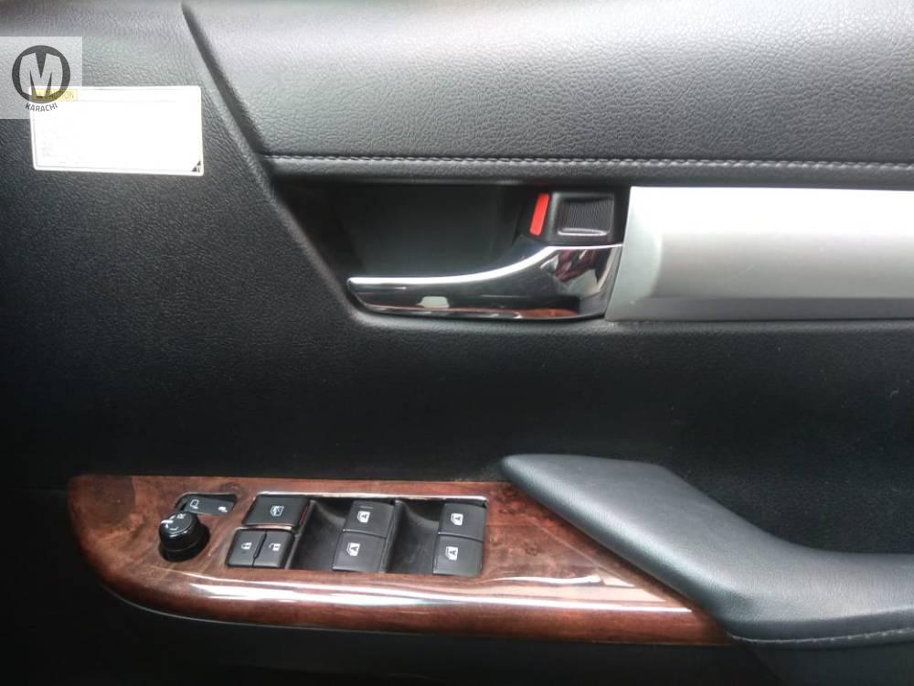 Toyota Hilux 2015 for Sale in Karachi Toyota Hilux 2015 for Sale in Karachi Image-12