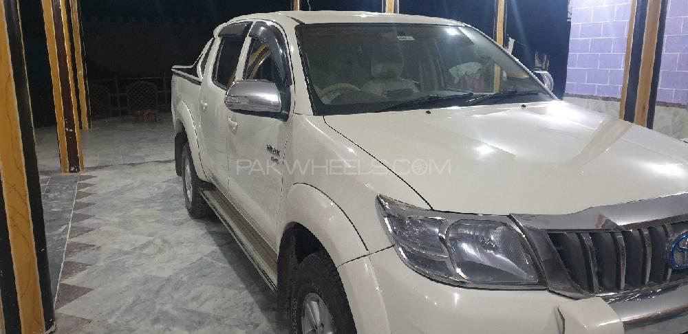 Toyota Hilux 2013 for Sale in Peshawar Toyota Hilux 2013 for Sale in Peshawar Image-3