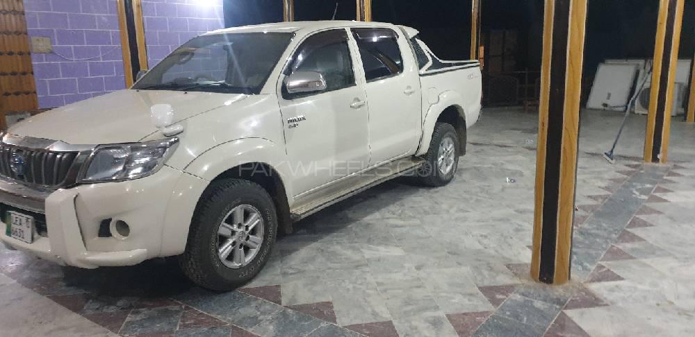 Toyota Hilux 2013 for Sale in Peshawar Toyota Hilux 2013 for Sale in Peshawar Image-4