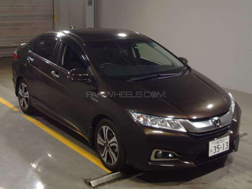 Honda Grace Hybrid 2014 for Sale in Karachi Image-1