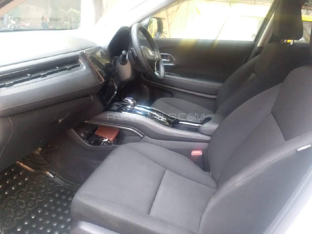 Honda Vezel 2014 for Sale in Peshawar Honda Vezel 2014 for Sale in Peshawar Image-4