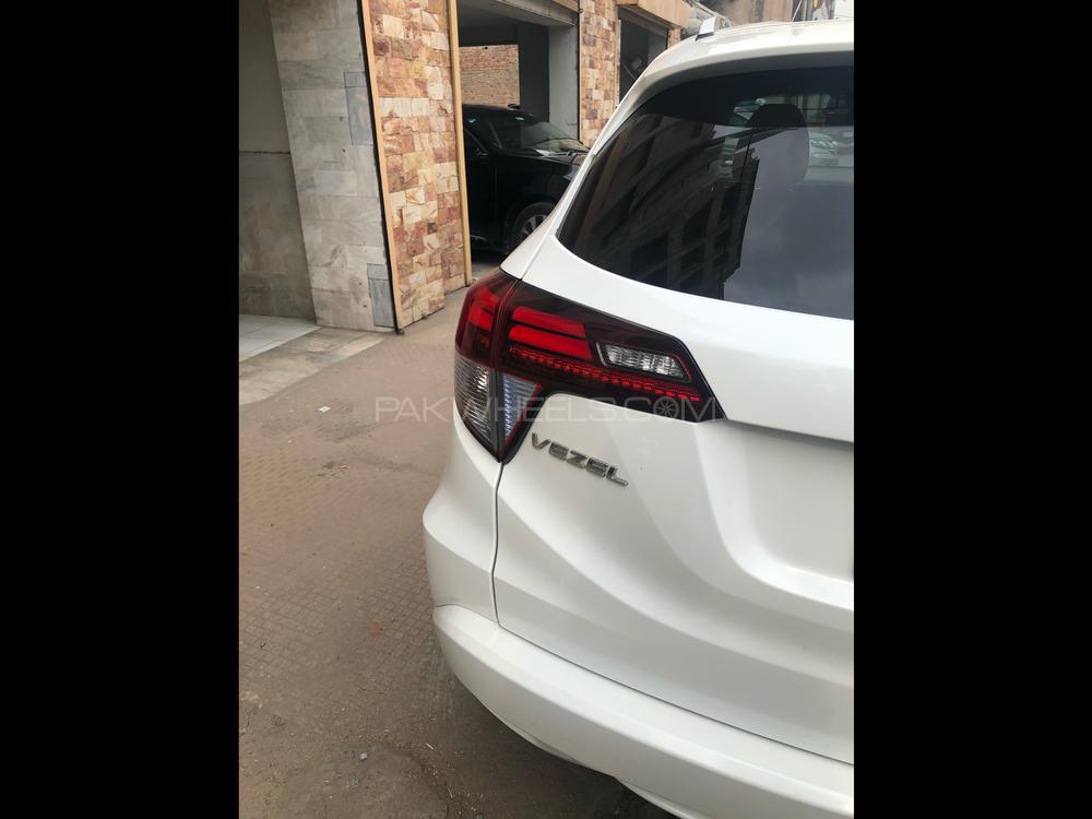Honda Vezel 2018 for Sale in Faisalabad Honda Vezel 2018 for Sale in Faisalabad Image-4
