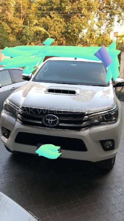 Toyota Hilux 2017 for Sale in Lahore Toyota Hilux 2017 for Sale in Lahore Image-2
