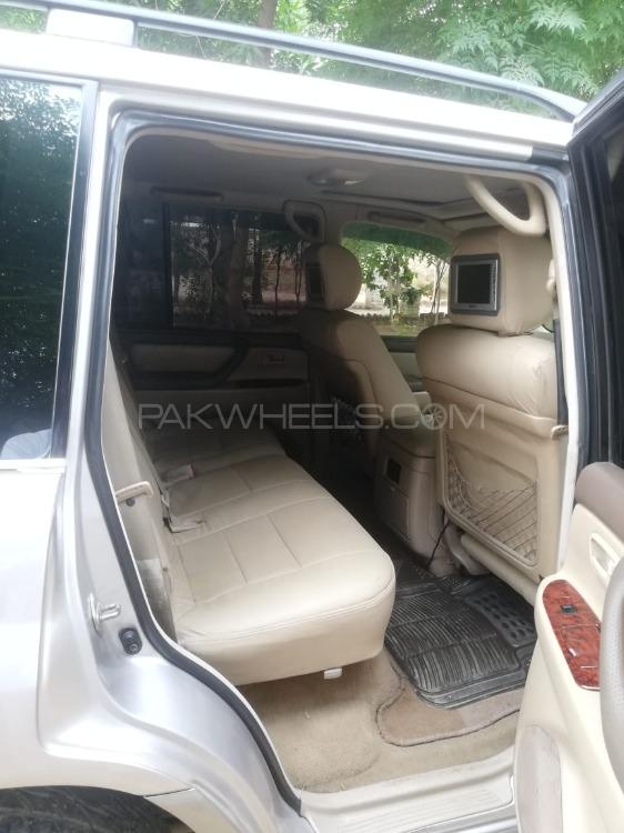Lexus LX Series 2002 for Sale in Lahore Lexus LX Series 2002 for Sale in Lahore Image-7