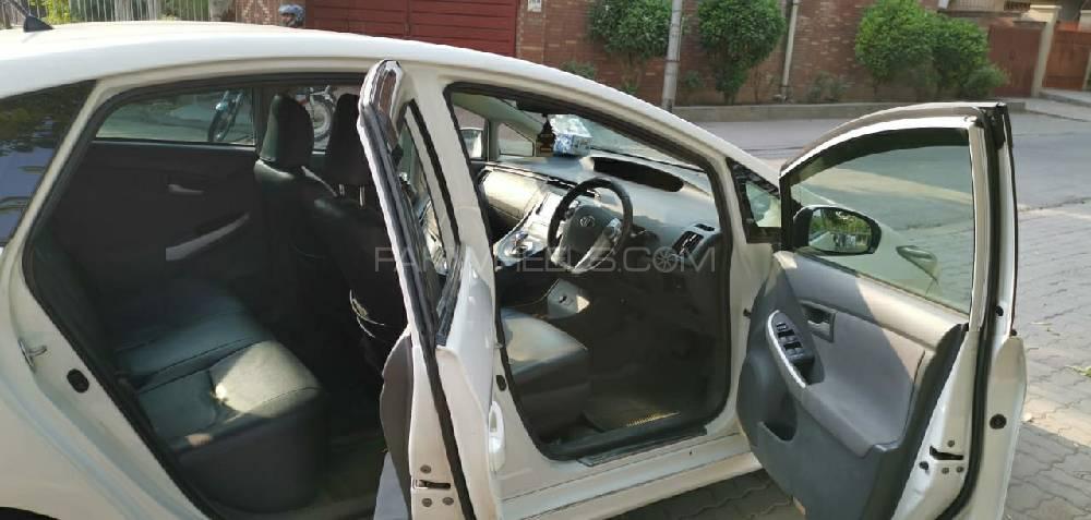ٹویوٹا پریوس 2010 for Sale in لاہور ٹویوٹا پریوس 2010 for Sale in لاہور Image-5